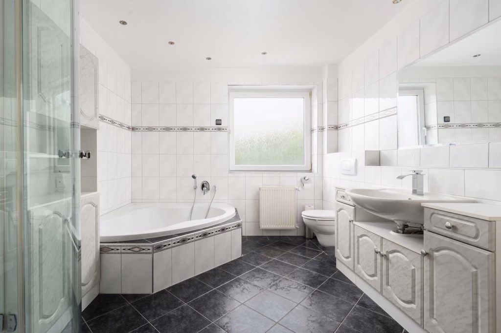 Badezimmer (Einliegerwohnung)