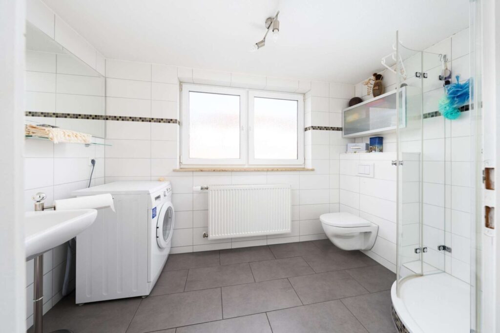 Badezimmer (OG)